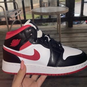 Jordan 1s - Red, White, Black